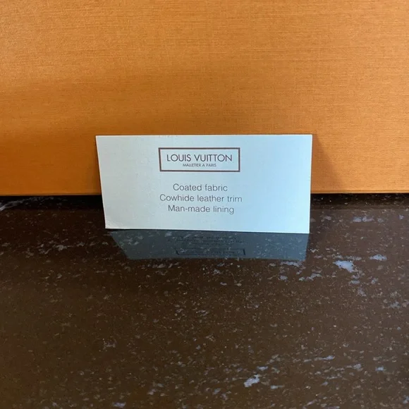 Louis Vuitton Signature Magnetic Box Set with LV Bow and LV Card Inserts - Picture 5 of 12